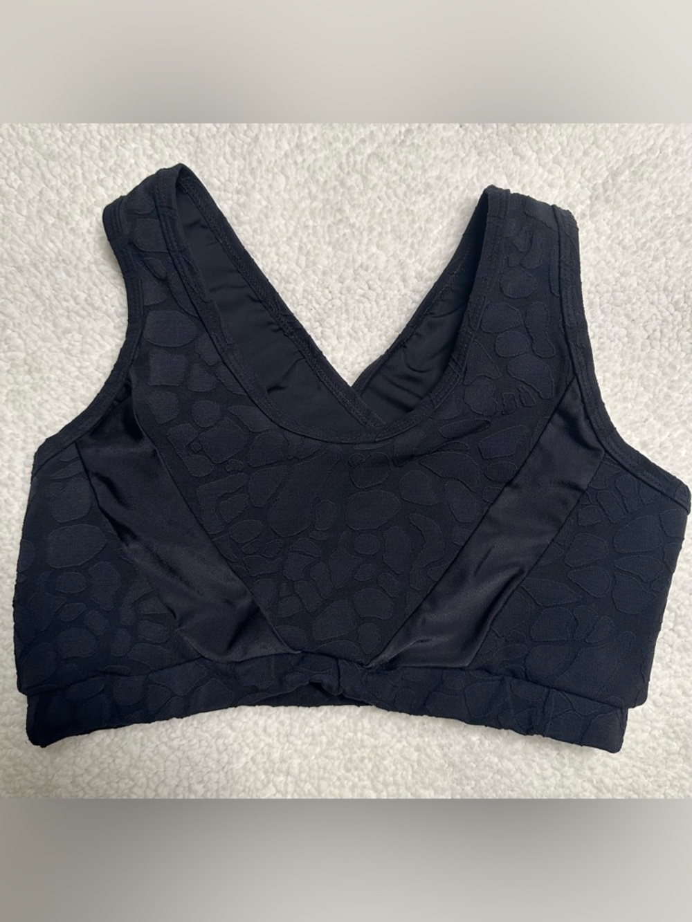 V-Neck Textured Black Support Sports Bra